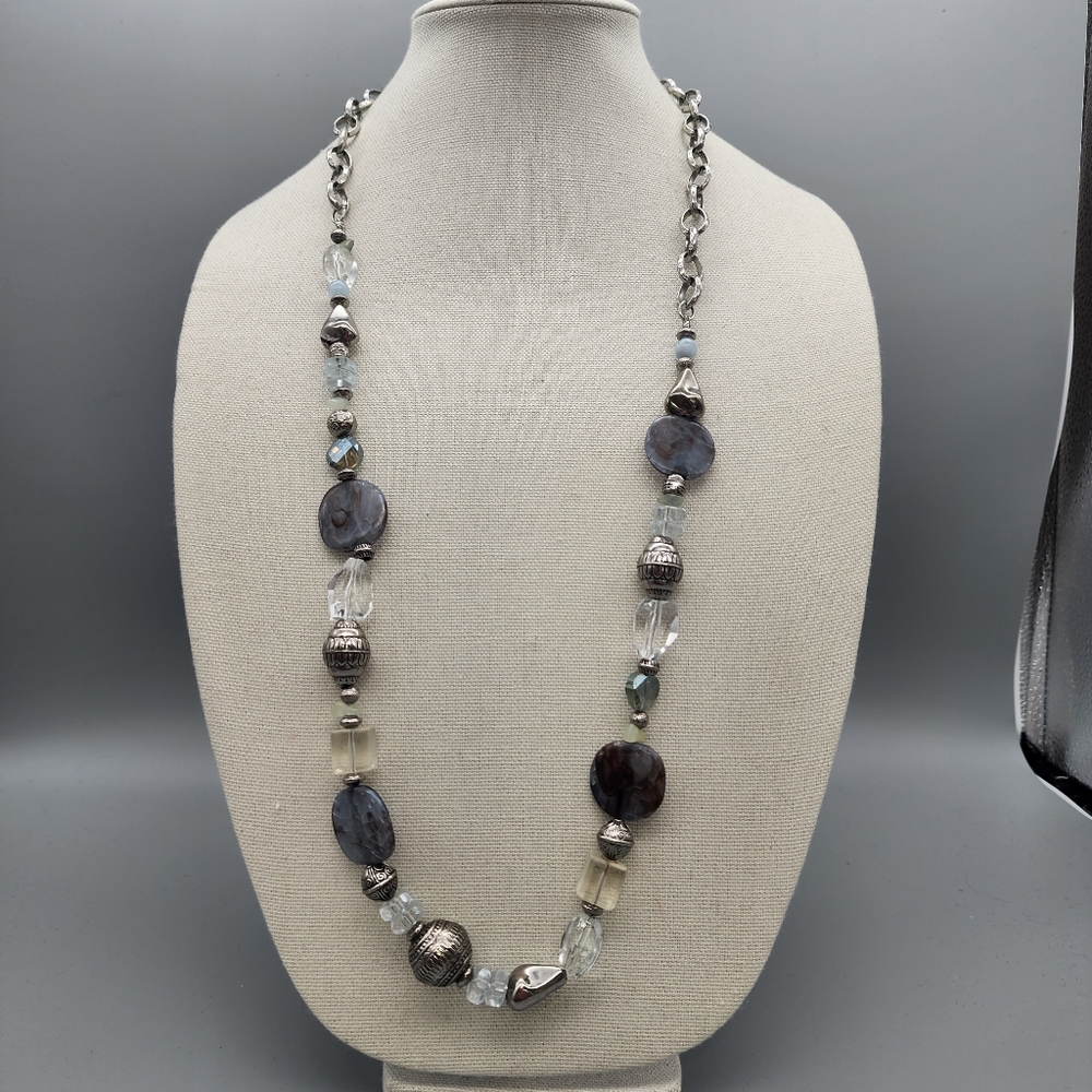 💎 Elegant Silver and Gray Beaded Necklace 💎